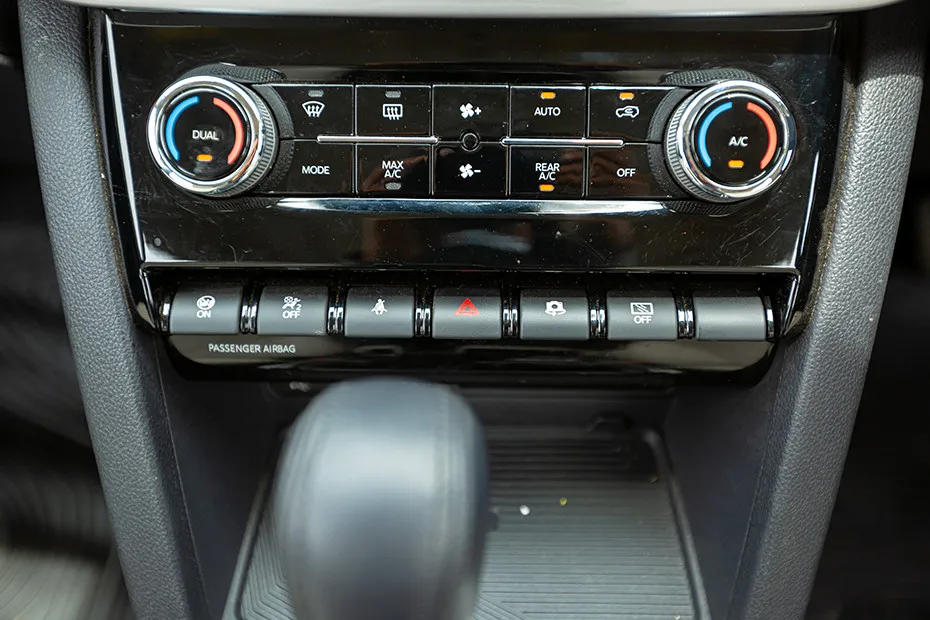 Mahindra XUV700 Switches In Centre Console