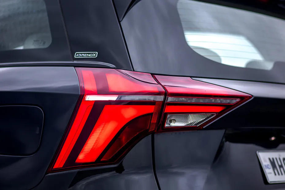 Mahindra XUV700 Taillight
