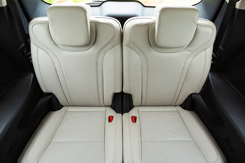 Mahindra XUV700 Third Row Seat Belts