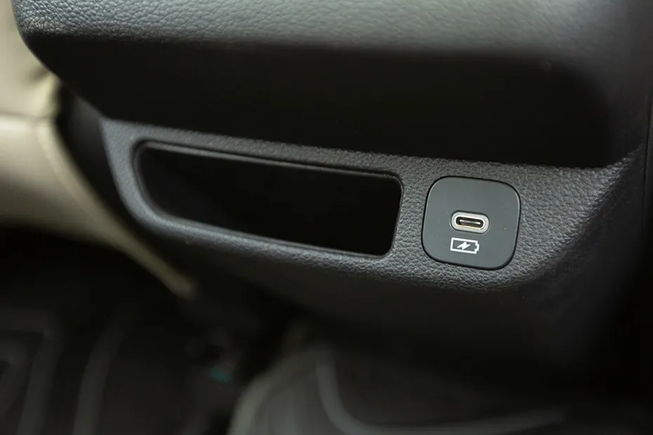 Mahindra XUV700 USB Charging Port (Rear)