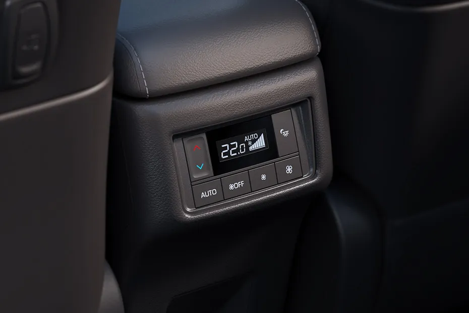 Maruti Invicto Rear Air vents