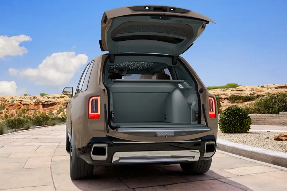 Rolls-Royce Cullinan Open Trunk