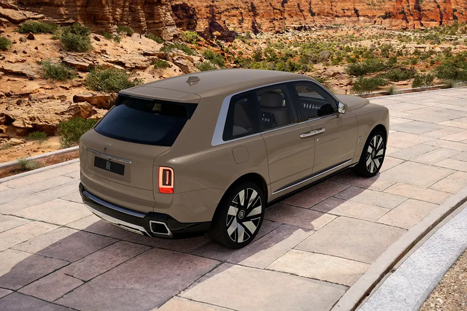 Rolls-Royce Cullinan Rear Right Side