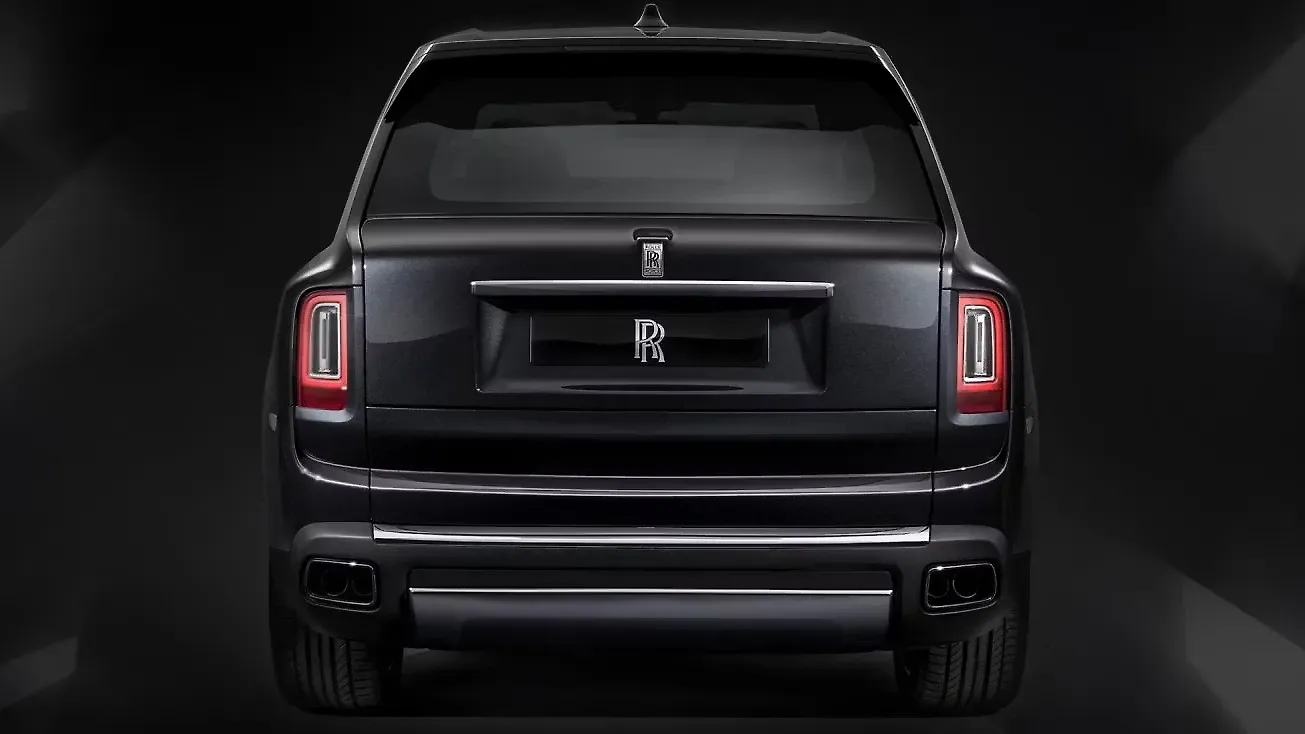 Rolls Royce Cullinan Rear view