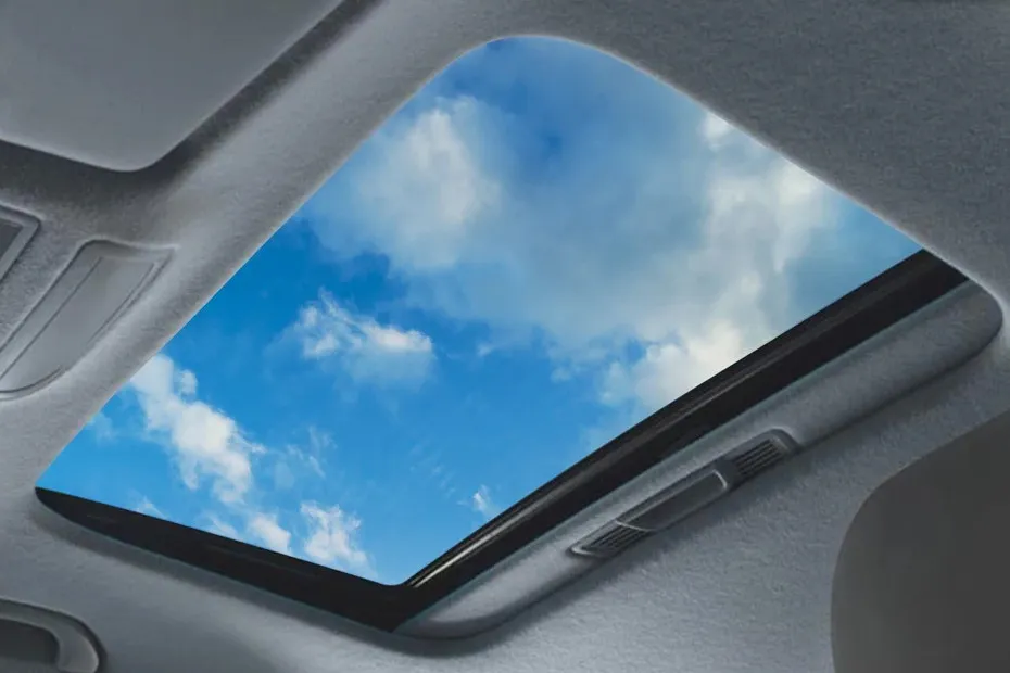 Skoda Kushaq Sun Roof/Moon Roof