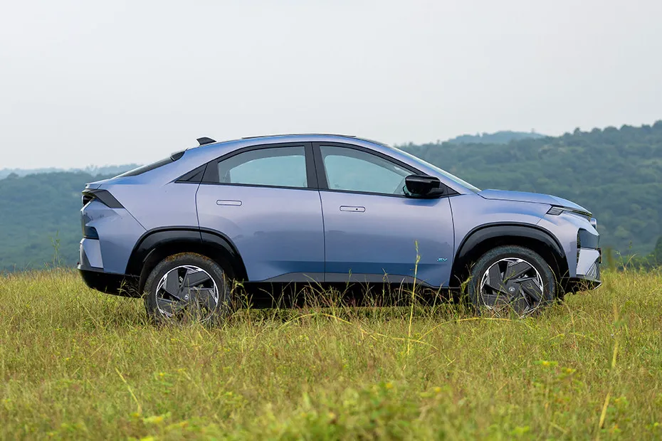 Tata Curvv EV Side Profile View (Right)