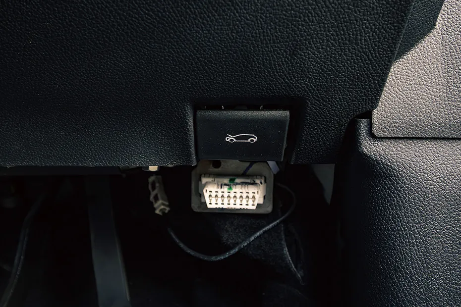Tata Harrier EV Bonnet Release Lever