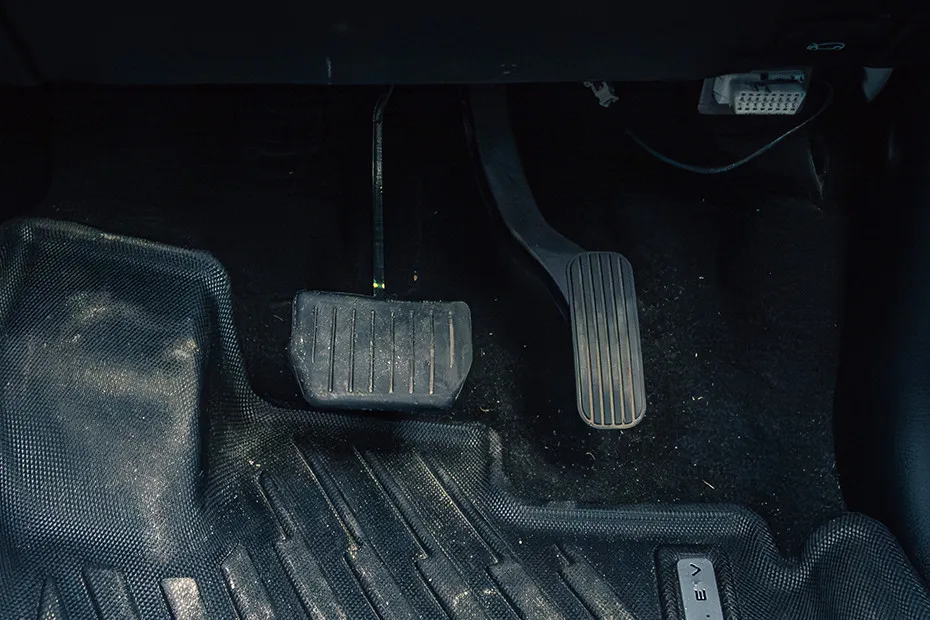 Tata Harrier EV Pedals