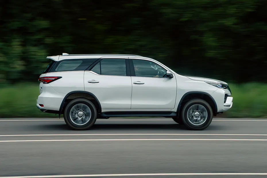 Toyota Fortuner Driving: Side Profile (Right) View