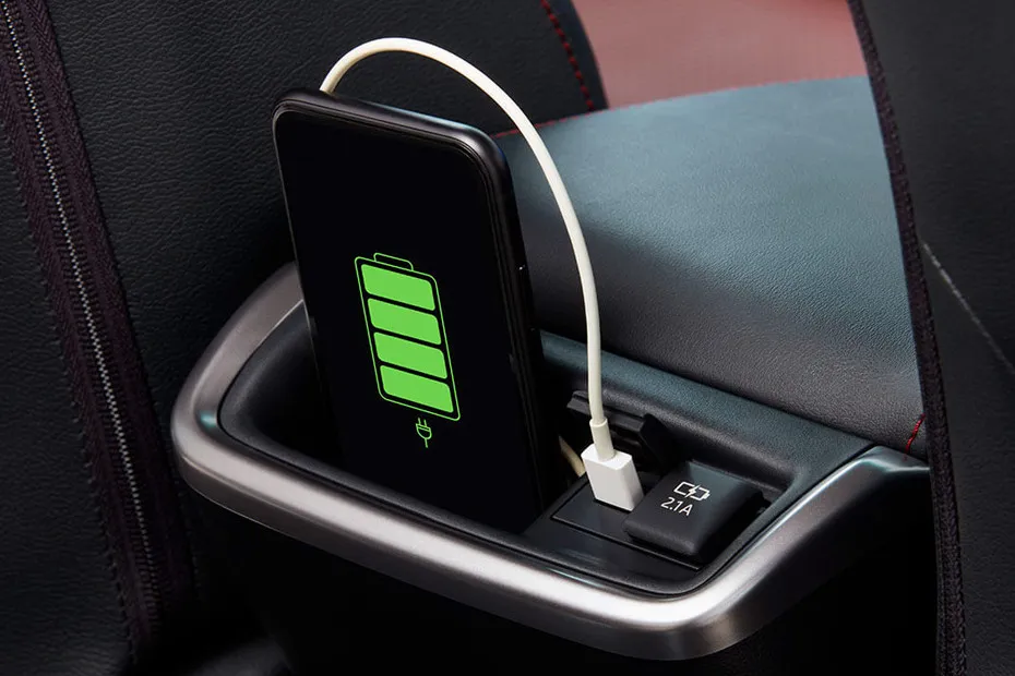 Toyota Fortuner Legender Center Tunnel with attached Smartphone