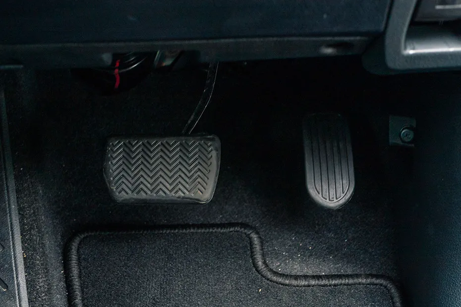 Toyota Fortuner Pedals