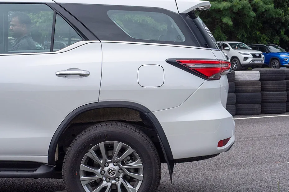 Toyota Fortuner Rear Fender