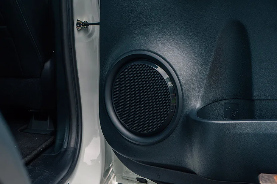 Toyota Fortuner Rear Speaker