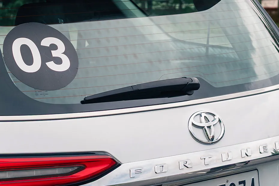 Toyota Fortuner Rear Wiper