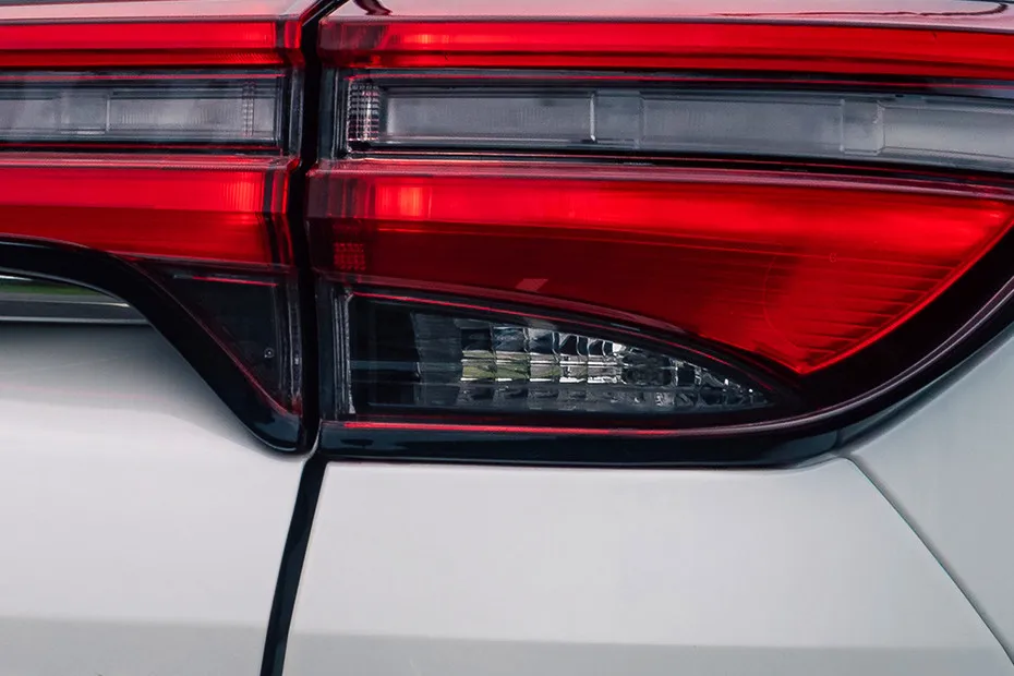 Toyota Fortuner Reverse Lamp