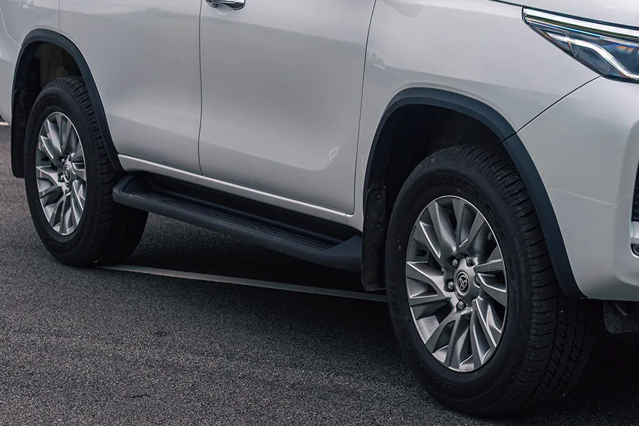 Toyota Fortuner Side Skirt