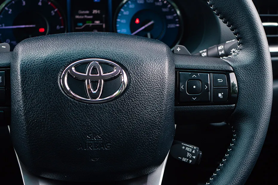 Toyota Fortuner Steering Wheel Buttons (Right)