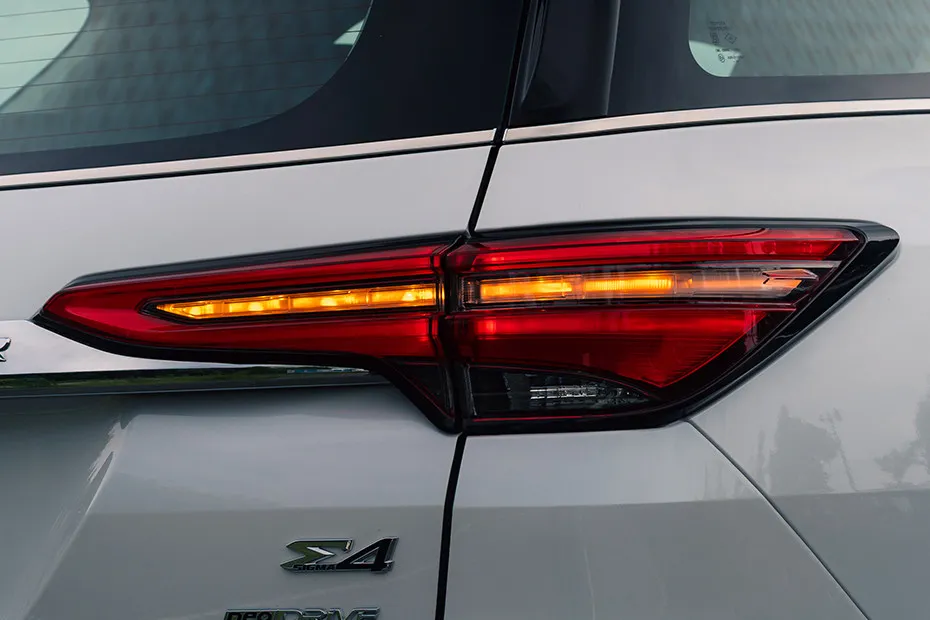 Toyota Fortuner Turn Indicator (Rear)