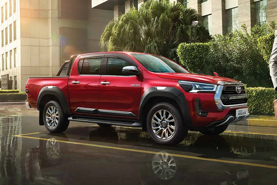 Toyota Hilux Front Right Side View