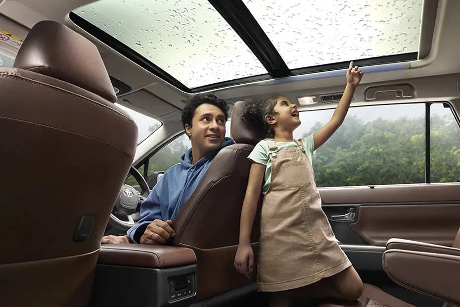 Toyota Innova Hycross Sun Roof/Moon Roof