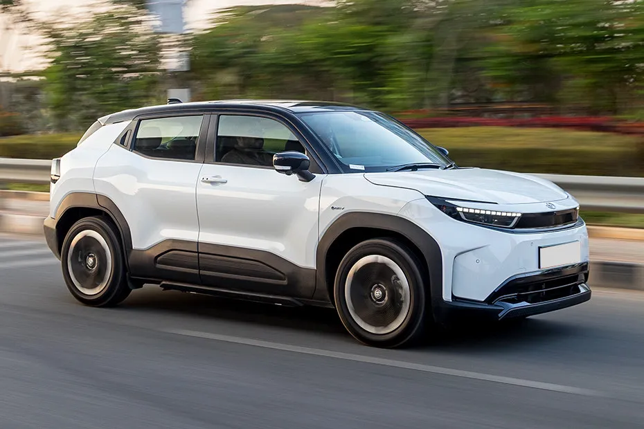 Toyota Urban Cruiser EBELLA Driving: Front Right Quarter View