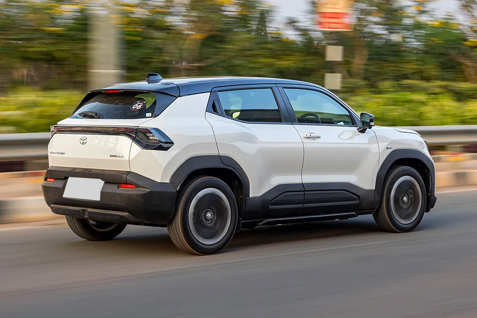 Toyota Urban Cruiser EBELLA Driving: Rear Right Three Quarter View