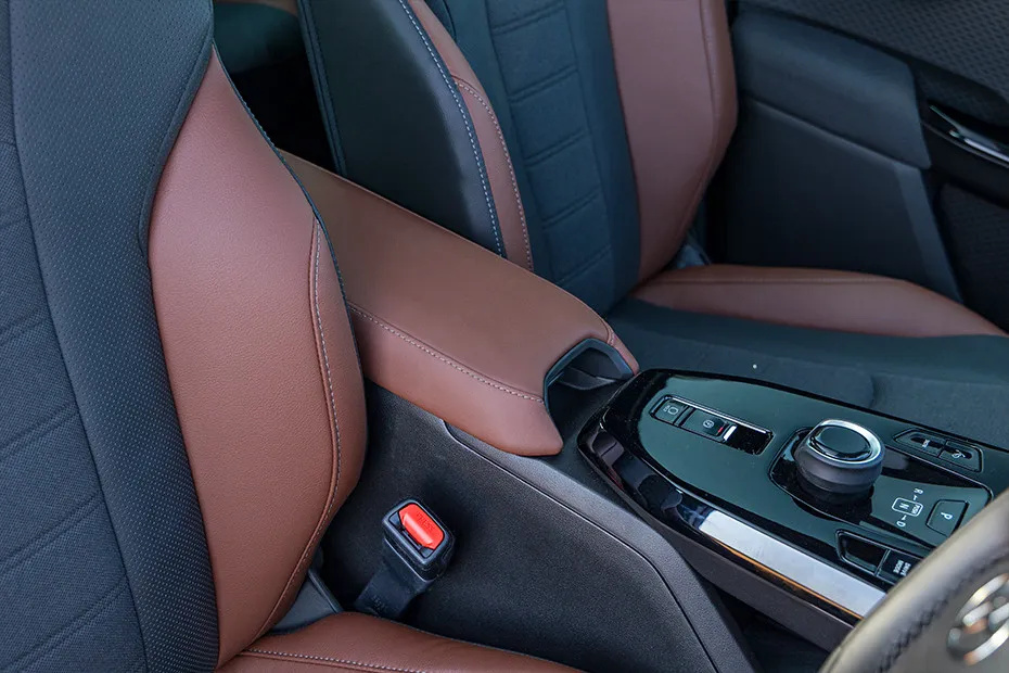 Toyota Urban Cruiser EBELLA Front Armrest
