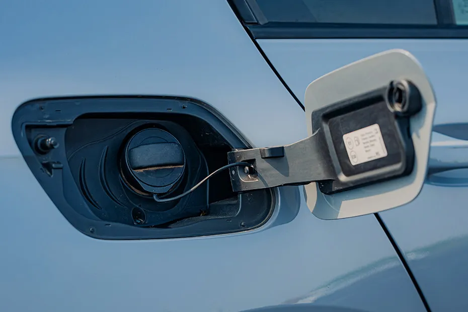 Volkswagen Golf GTI Gas Cap (Open)