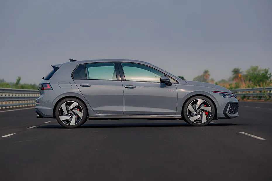 Volkswagen Golf GTI Side View (Right)