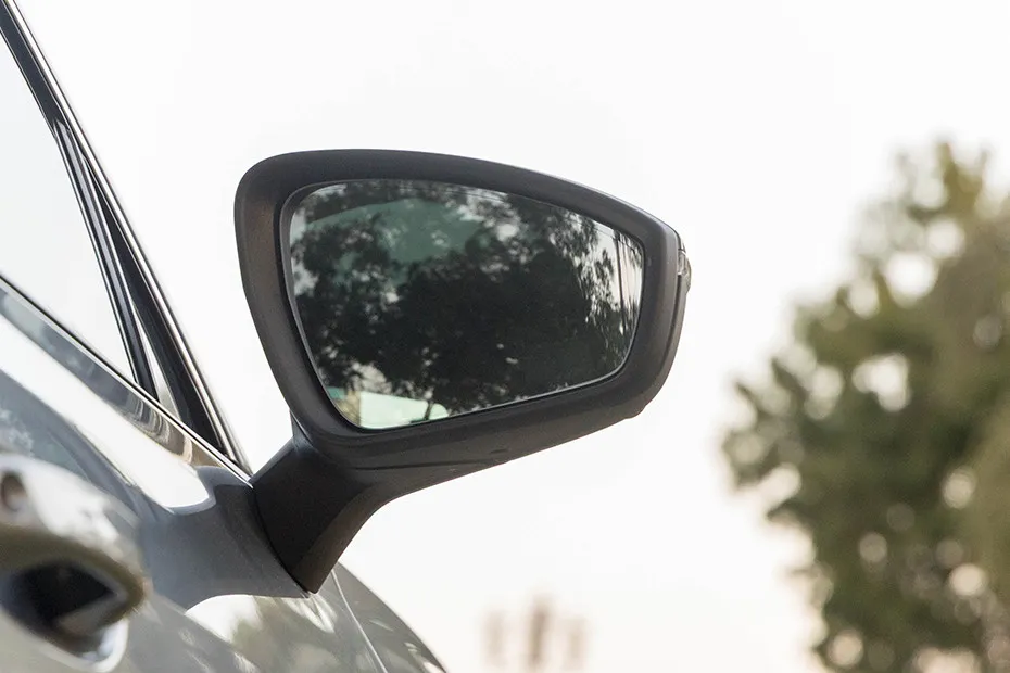 Volkswagen Tayron R-Line Outside Mirror Glass