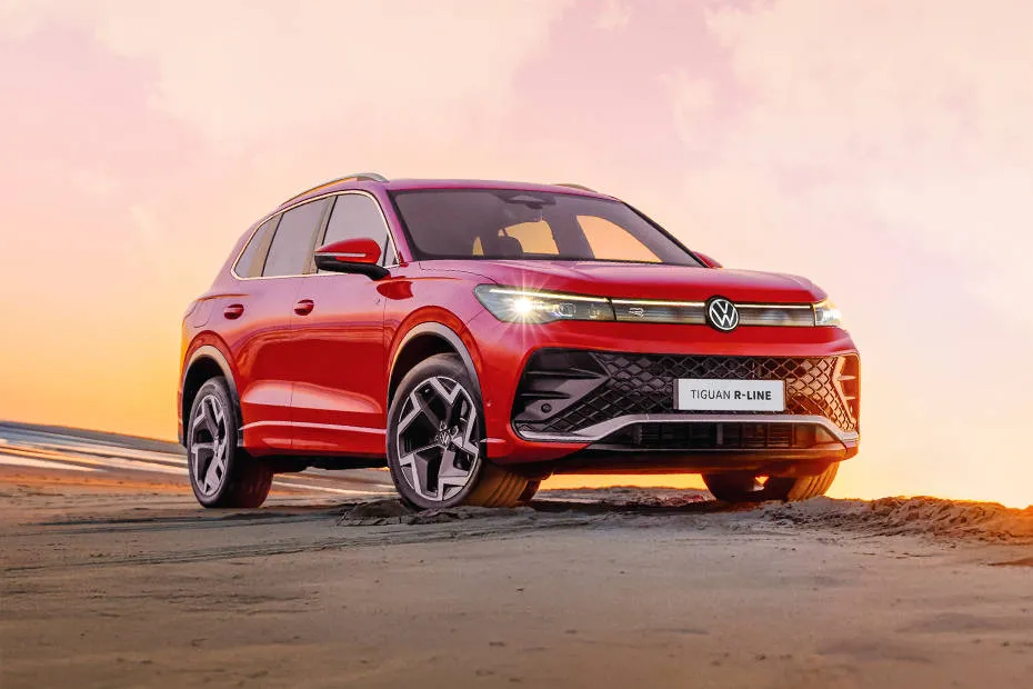 Volkswagen Tiguan R-Line Front Right Side View