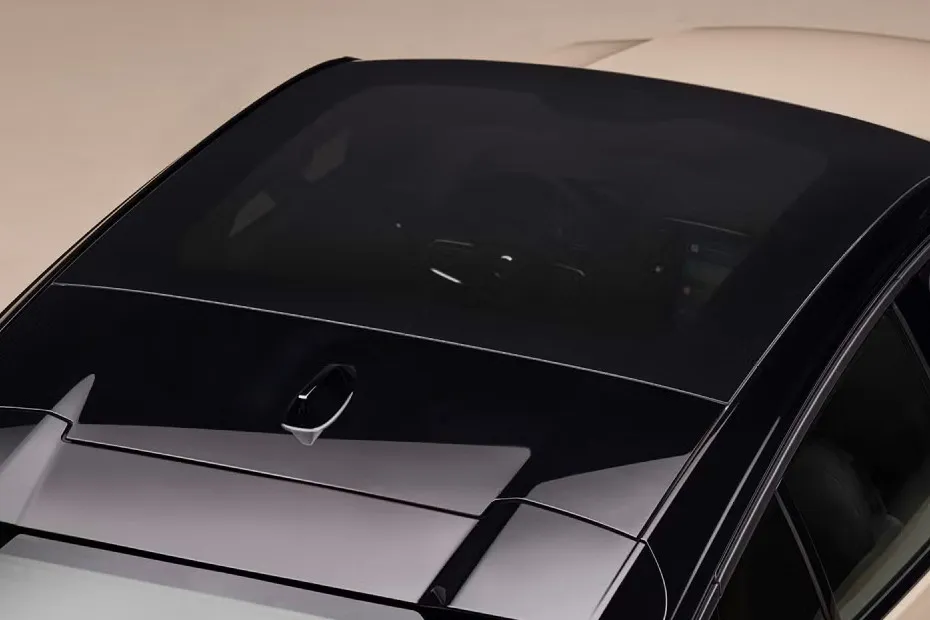 Volvo EC40 Sunroof (Outside View)