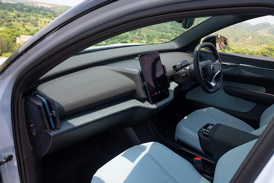 Volvo EX30 Dashboard: Passenger's View