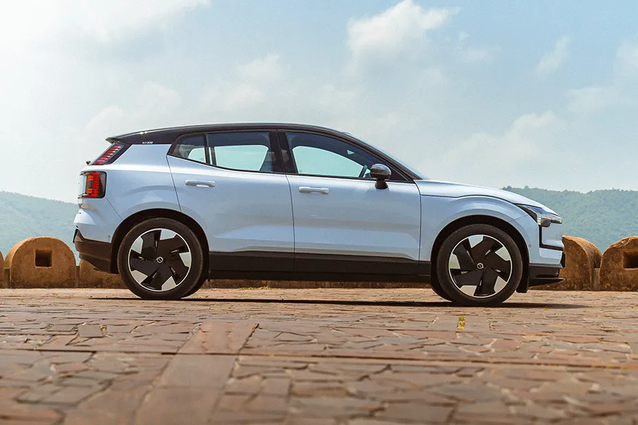 Volvo EX30 Side Profile View (Right)