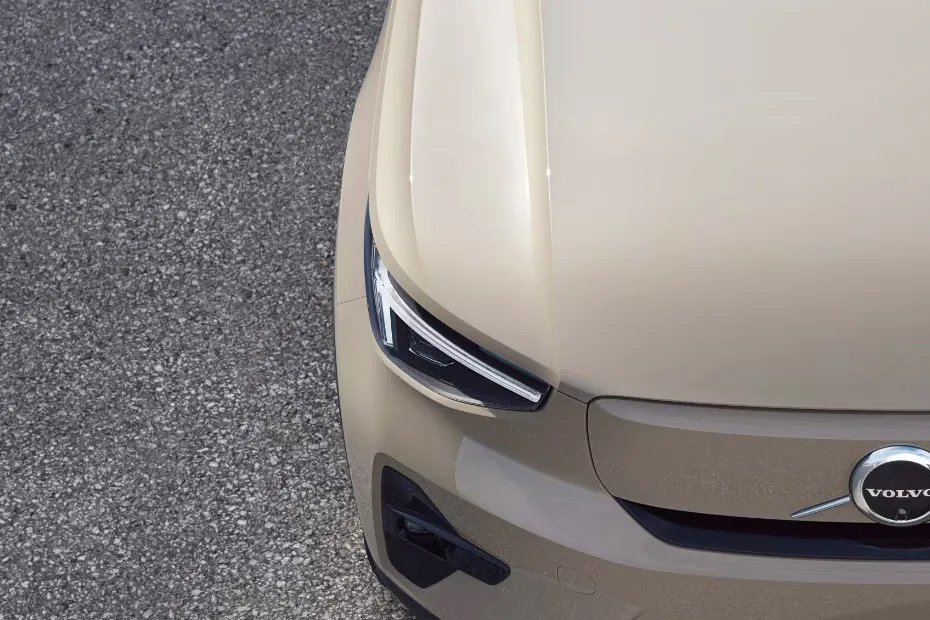 Volvo EX40 Headlight
