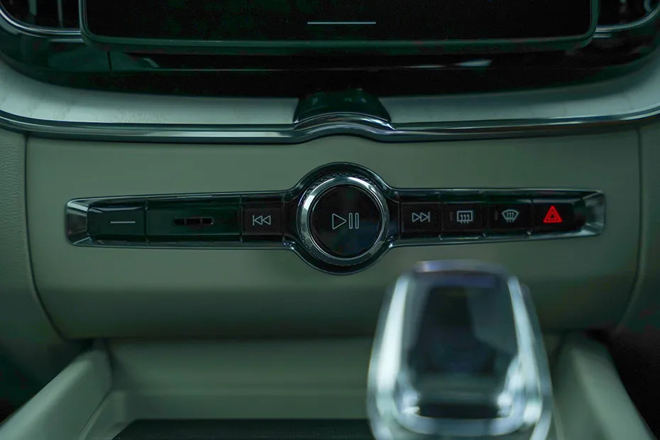 Volvo XC60 Dashboard Controls