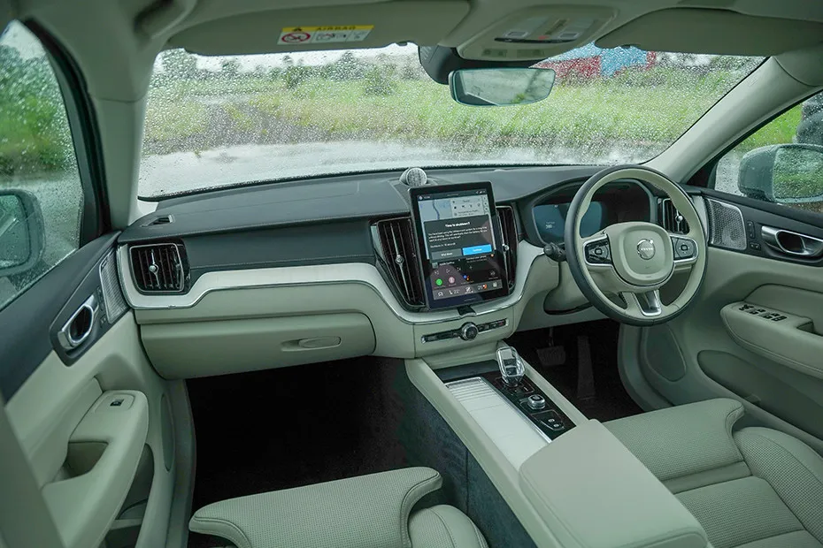Volvo XC60 Dashboard: Passenger's View