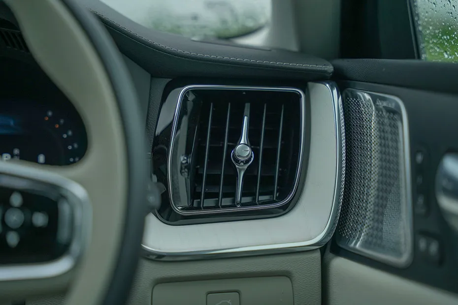 Volvo XC60 Driver's Side AC Vent