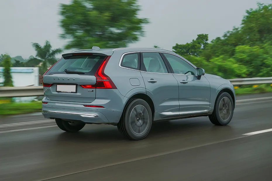 Volvo XC60 Driving: Rear Right Three Quarter View