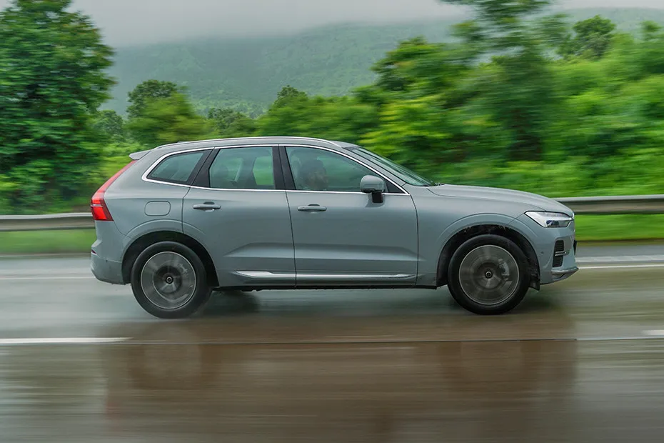 Volvo XC60 Driving: Side Profile (Right) View