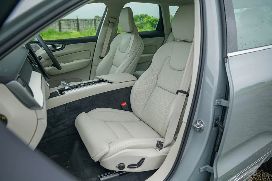 Volvo XC60 Front Seats (Passenger View)