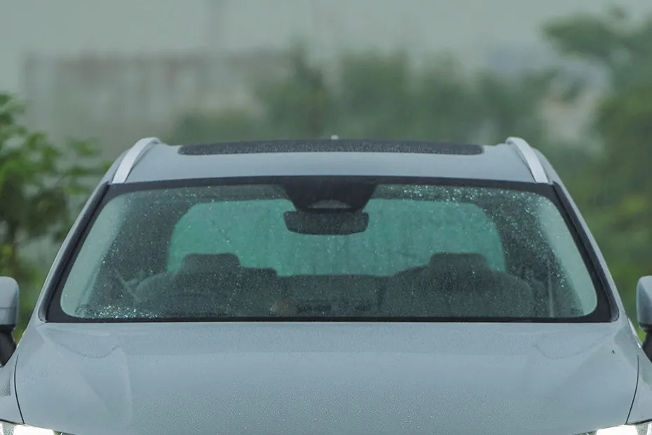 Volvo XC60 Front Windshield and Wiper