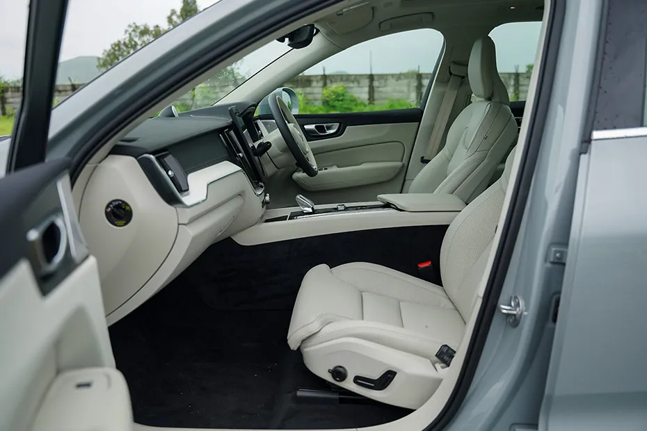 Volvo XC60 Passenger Cabin View