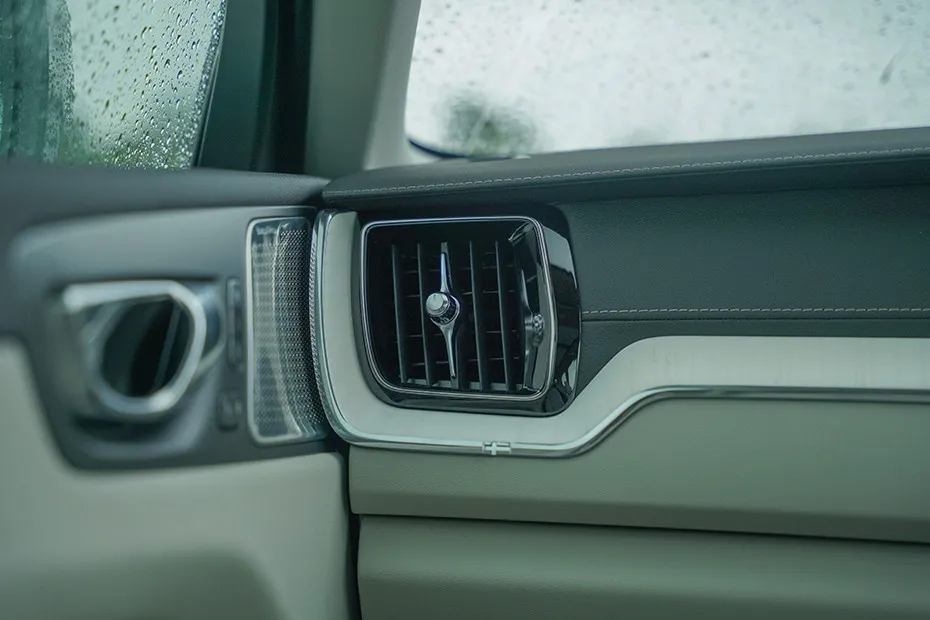 Volvo XC60 Passenger's Side AC Vent