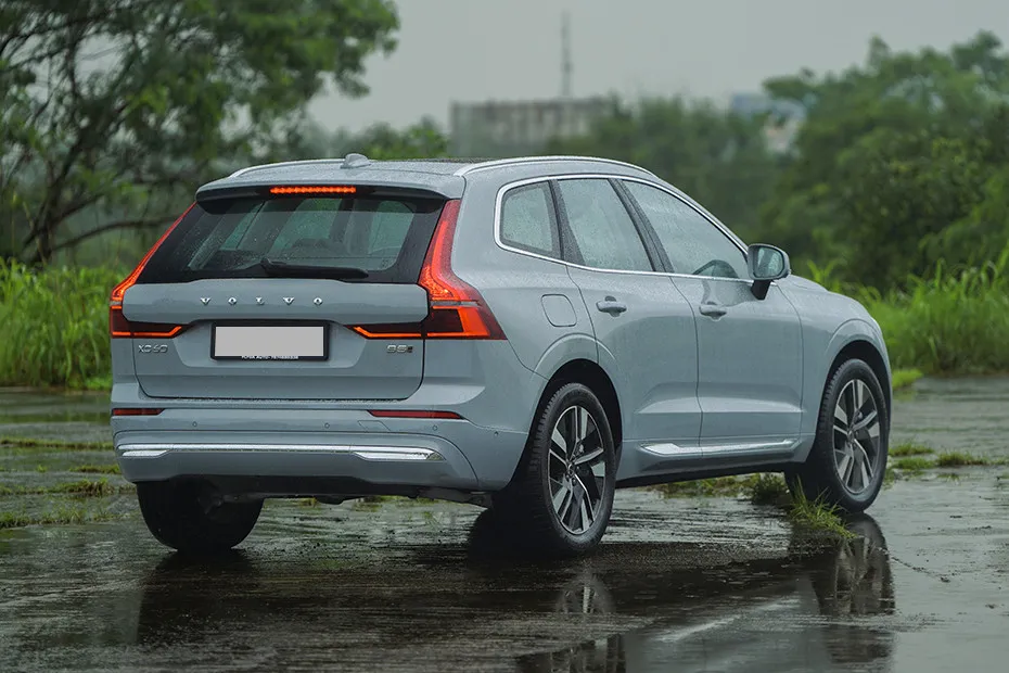 Volvo XC60 Rear Right Three Quarter View