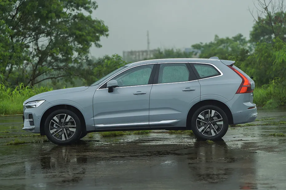 Volvo XC60 Side Profile View (Left)