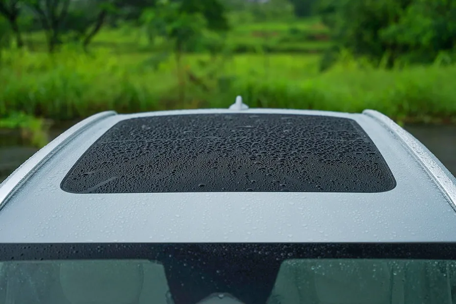 Volvo XC60 Sunroof (Outside View)