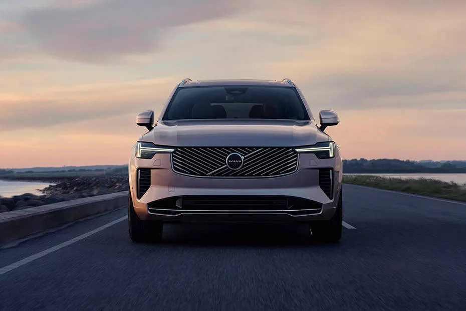 Volvo XC90 Front View