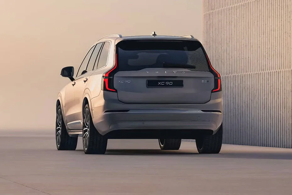 Volvo XC90 Rear View