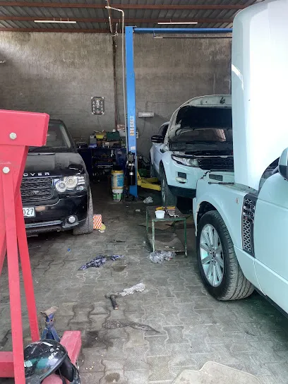 Automotive Mechanics Garage | Luxury Car Repaired & Serviced | Luxury & Premium Cars Workshop | Luxury Car Scanning